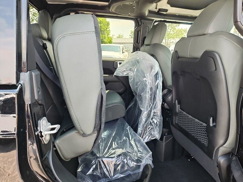 New 2026 Black Clear-Coat Exterior Paint Jeep Mojave X image 36