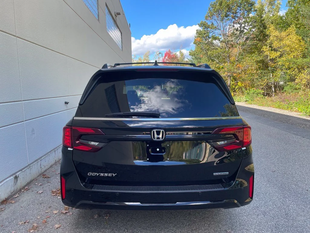 New 2027 Crystal Black Pearl Honda Touring image 6