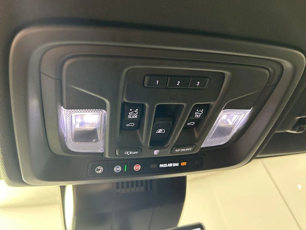 Used 2025 Summit White GMC AT4 image 38