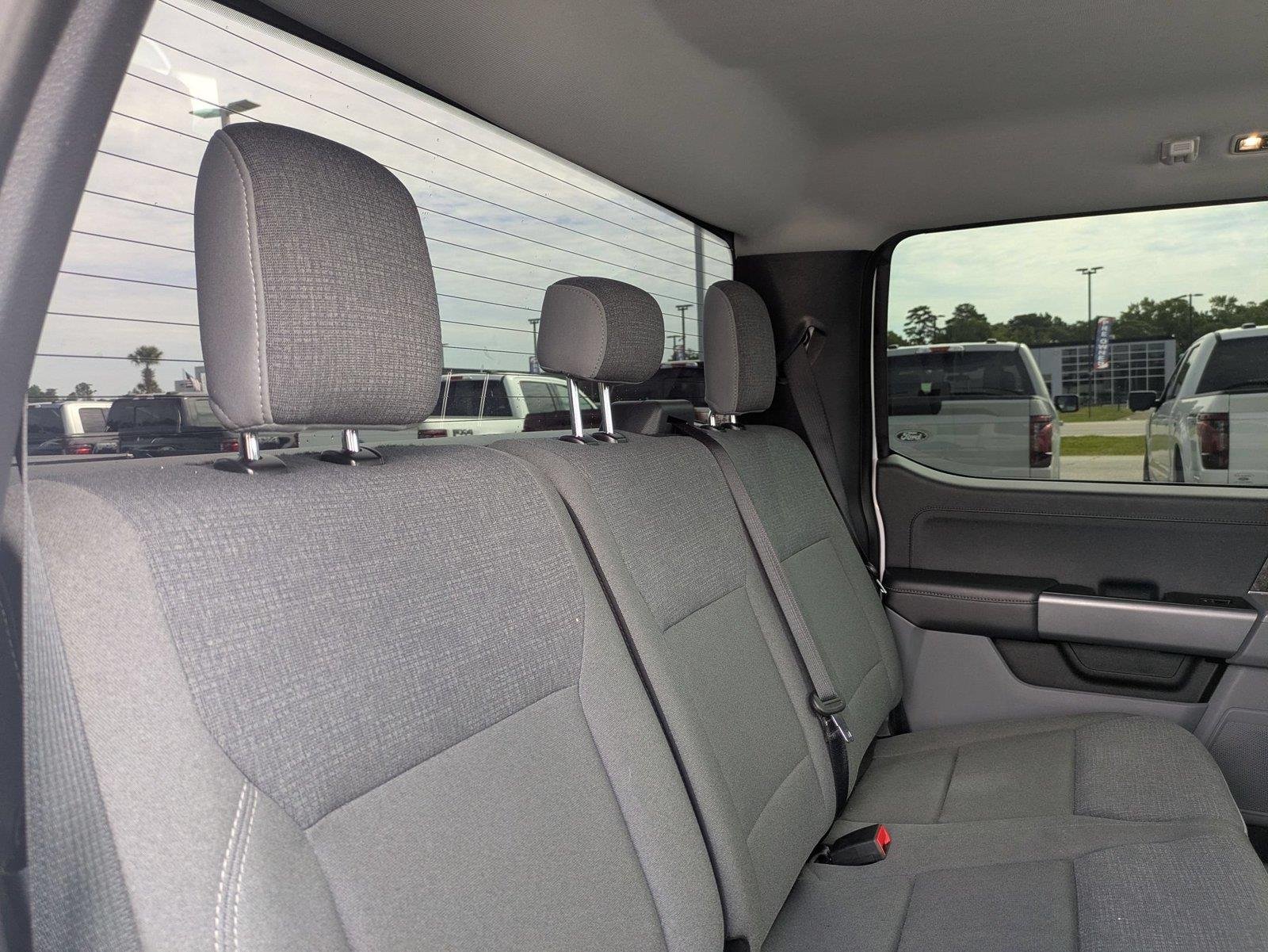 Used 2025 Oxford White Ford XLT image 31