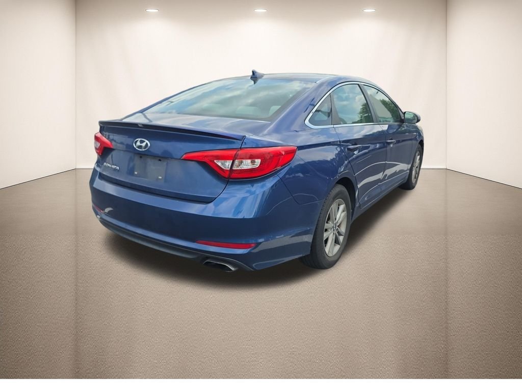 Used 2015 Blue Hyundai SE image 5