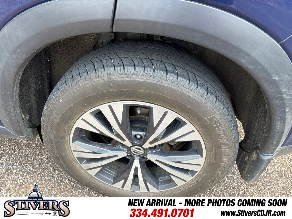 Used 2021 Blue Nissan SV image 10