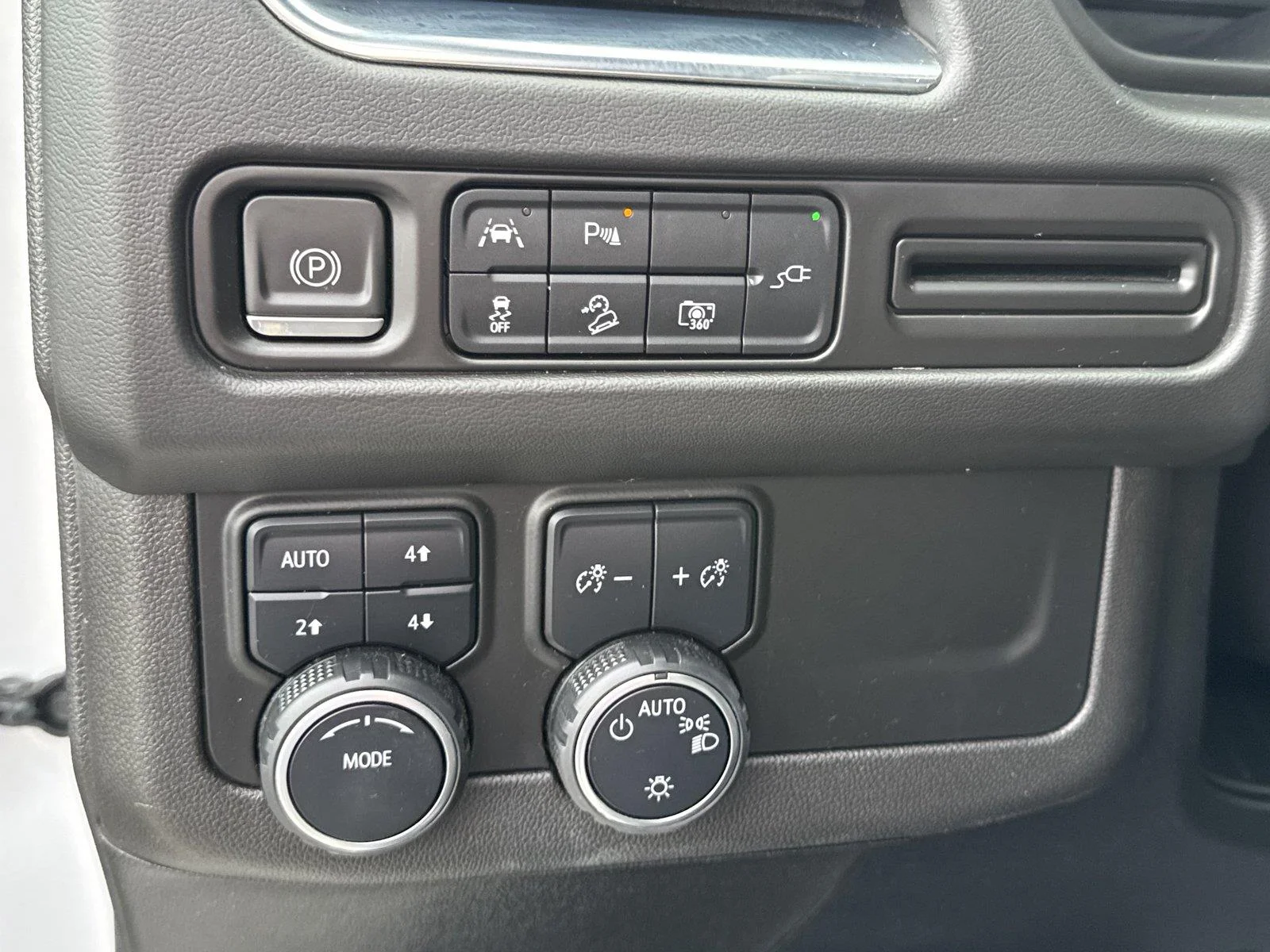 Used 2022 SUMMIT WHITE Chevrolet Z71 image 20
