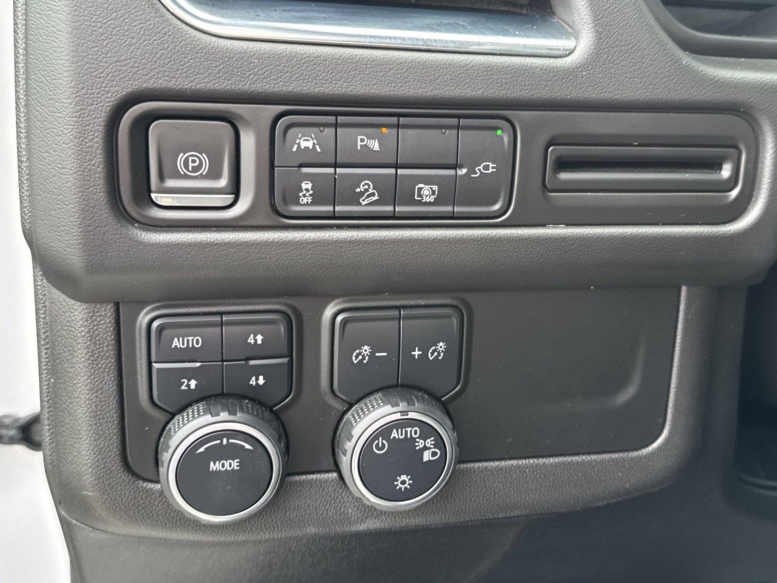 Used 2022 SUMMIT WHITE Chevrolet Z71 image 20