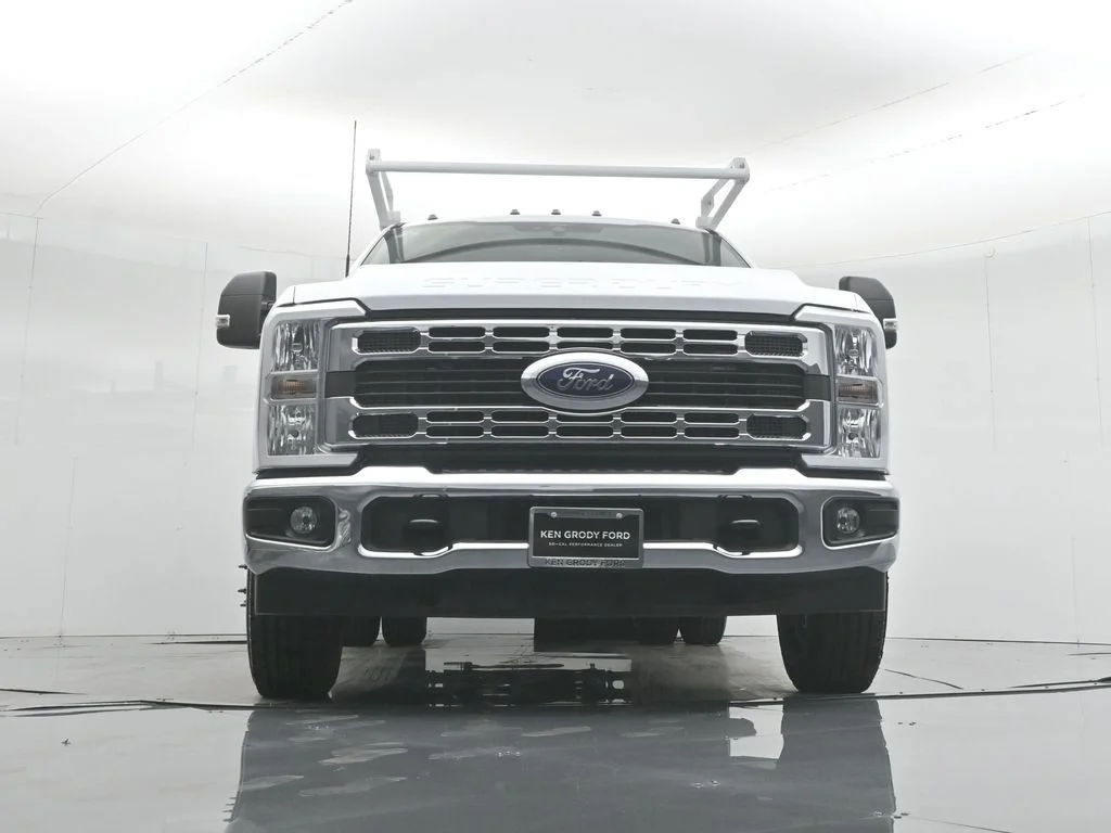 2026 Ford F-350 Super Duty Chassis Cab XL - Photo 45