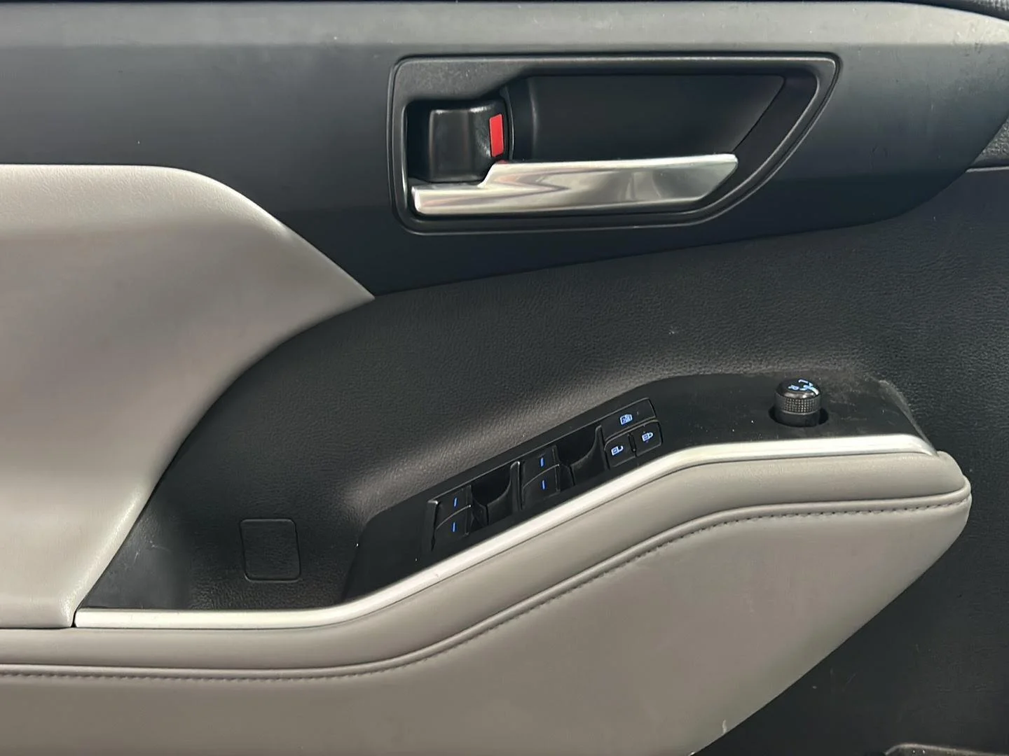 Used 2022 Celestial Silver Metallic Toyota XLE image 5
