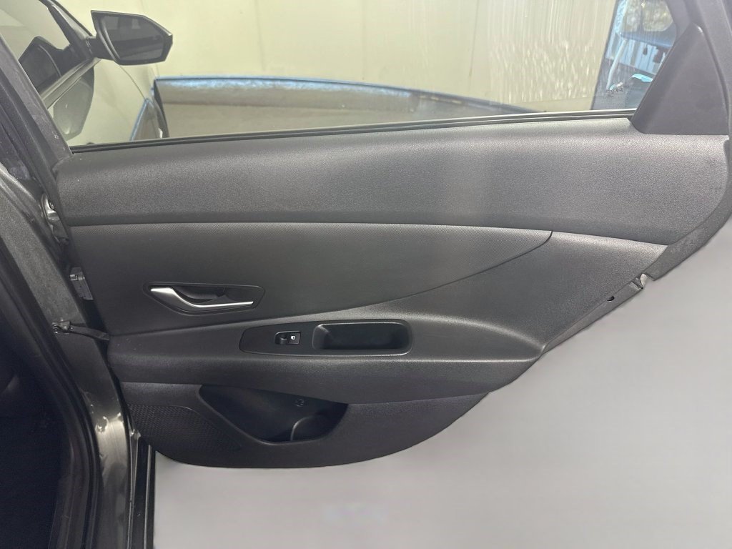 Used 2025 Amazon Gray Hyundai SE image 23