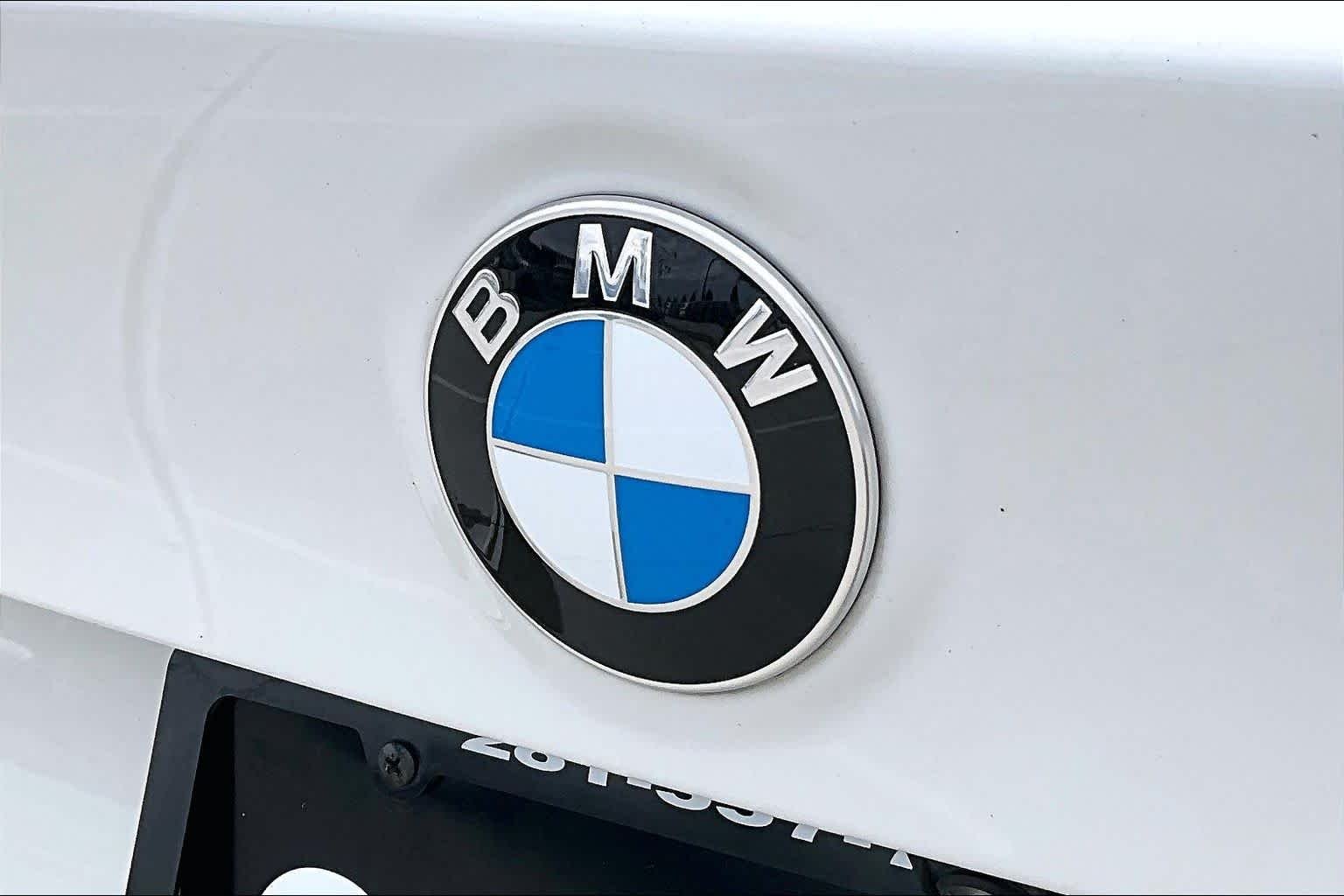 Used 2024 Alpine White BMW sDrive30i image 29