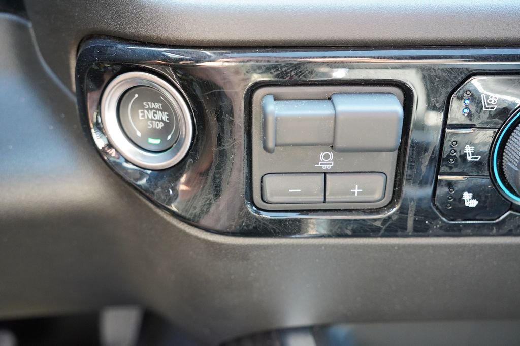 Used 2025 White Chevrolet LTZ image 35