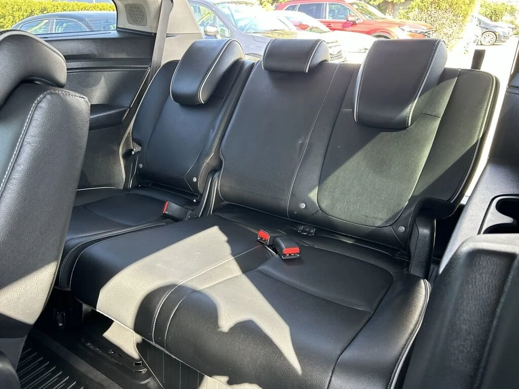 Used 2022 Radiant Red Metallic II Honda Touring No Accident History   Local BC   Clean Tit image 32