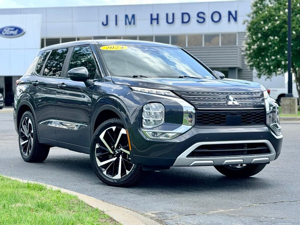 Used 2024 Blue Mitsubishi SE image 2