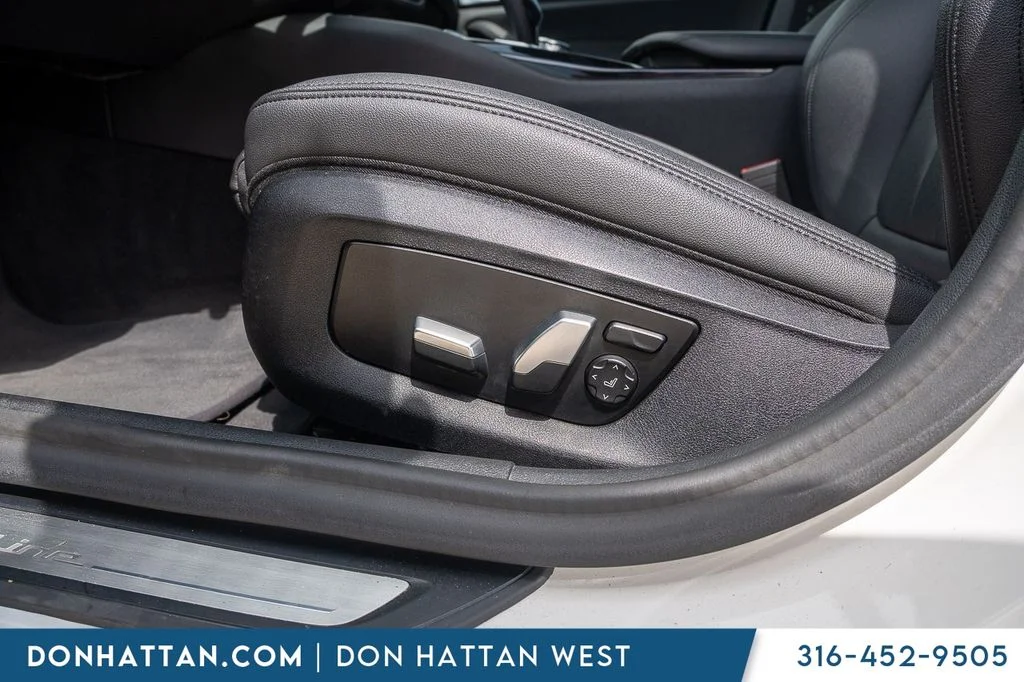 Used 2020 White BMW 530i image 23