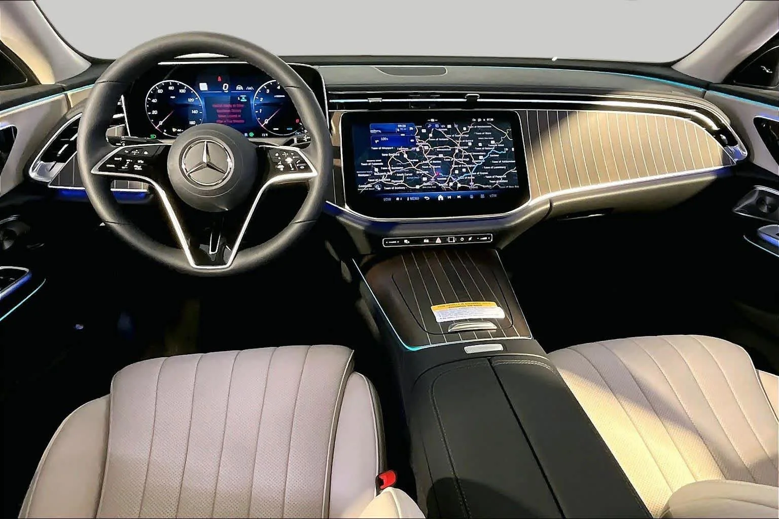 New 2027 MANUFAKTUR Moonlight White Metallic Mercedes-Benz E 450 image 7