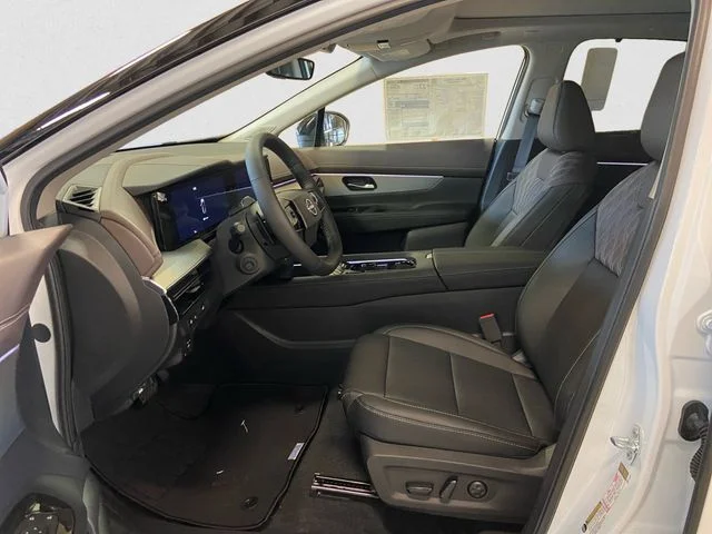 New 2026 Everest White Pearl w  Super Black Roof Nissan Platinum image 9