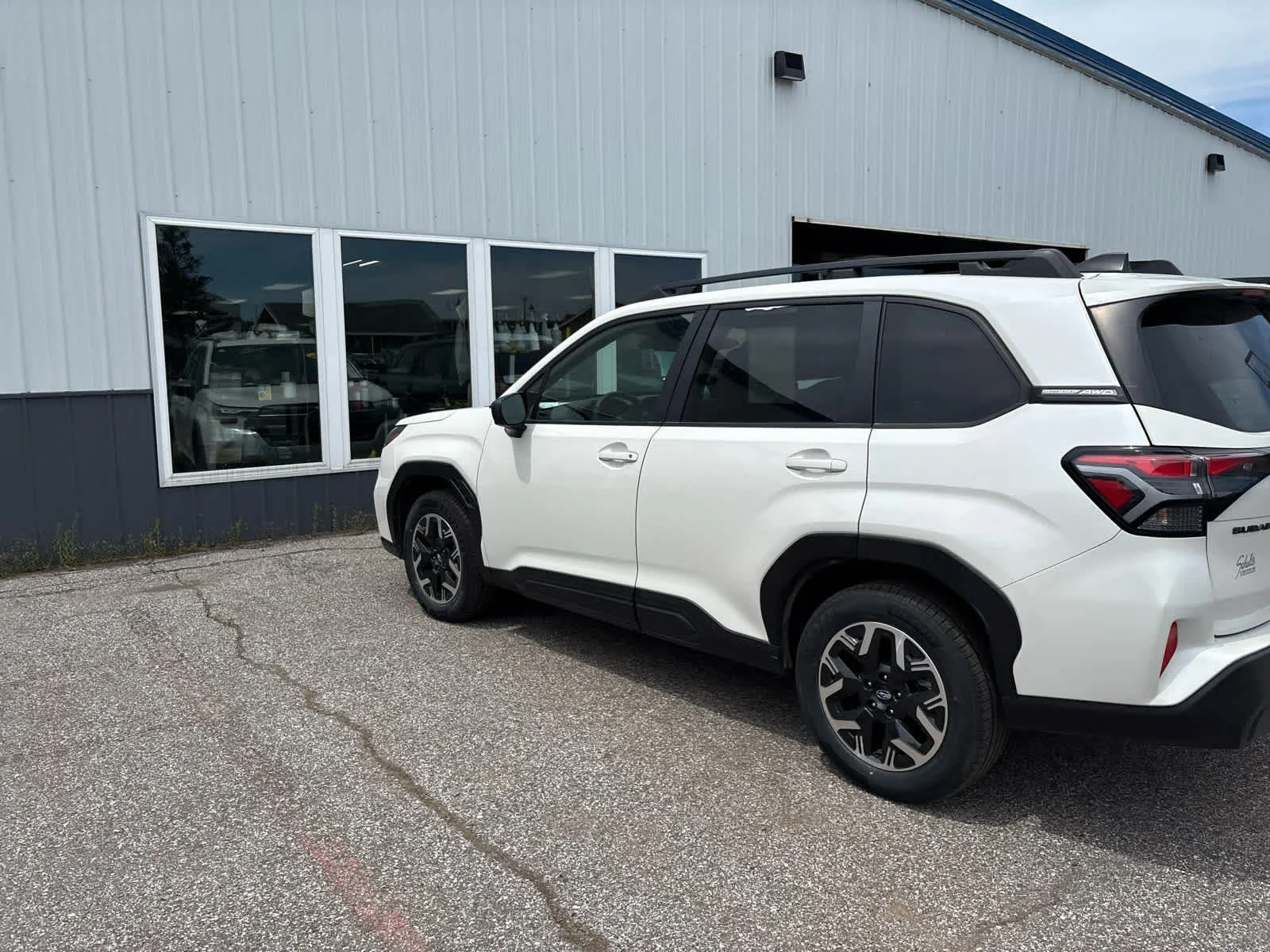 Used 2025 Crystal White Pearl Subaru Premium image 9