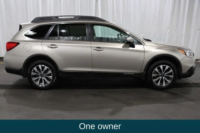 Used 2015 Subaru Outback Limited with VIN 4S4BSAJCXF3246607 for sale in Grants Pass, OR