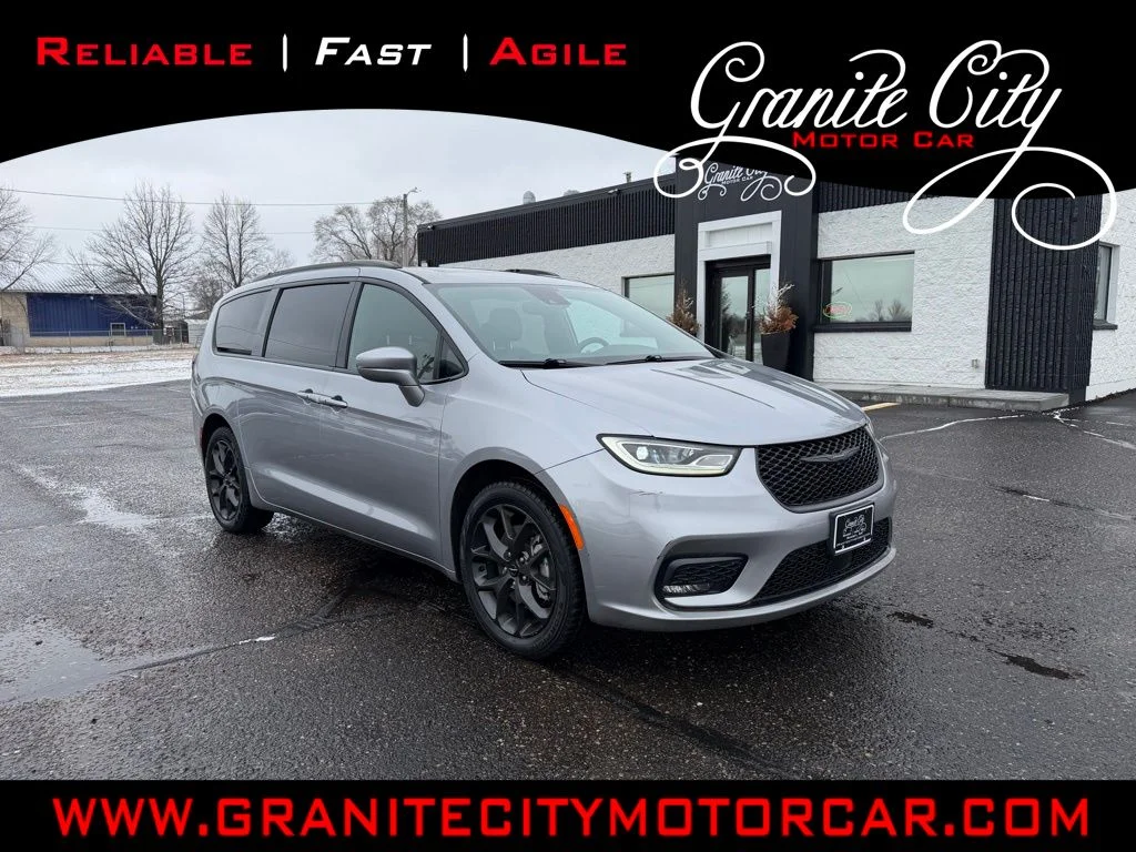 2021 Chrysler Pacifica Touring L's photo