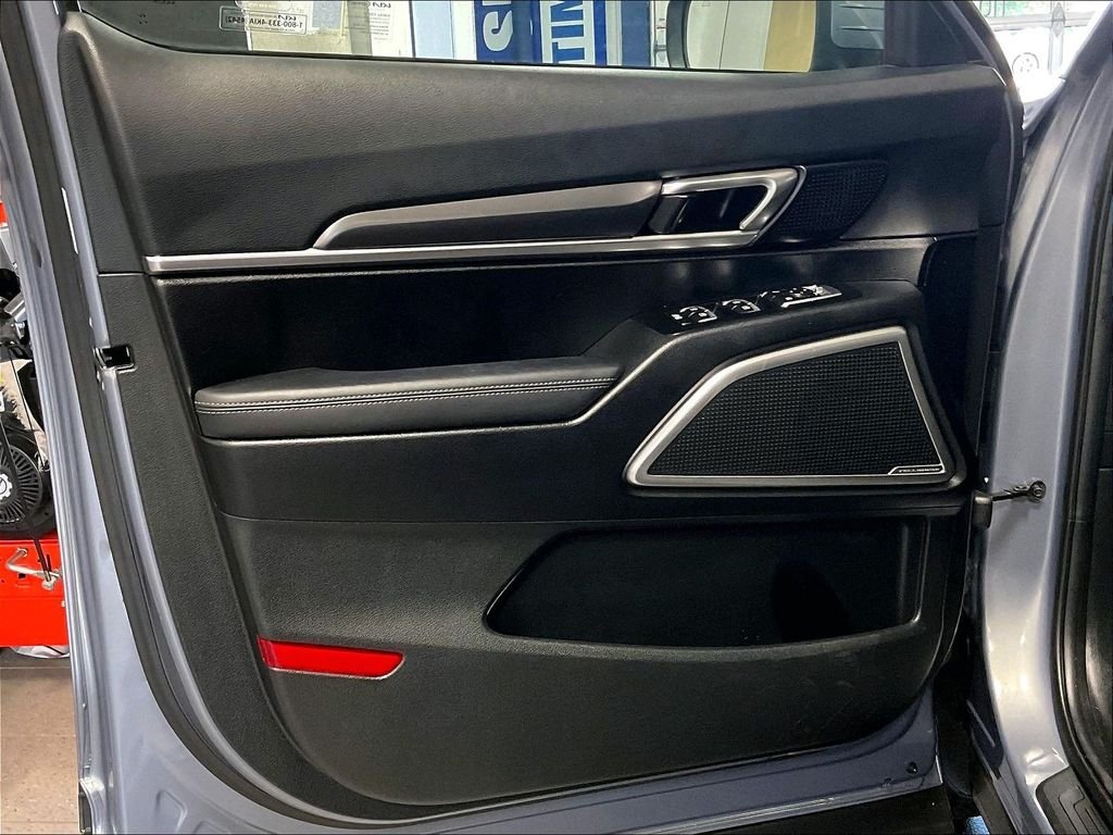 Used 2024 Everlasting Silver Kia S image 9