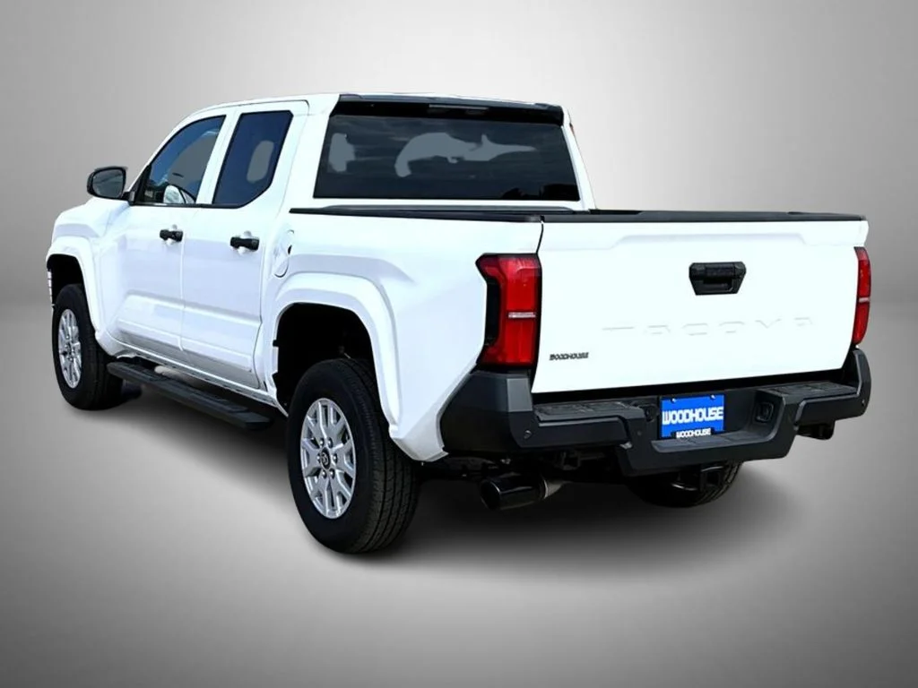 2025 Toyota Tacoma SR - Photo 7