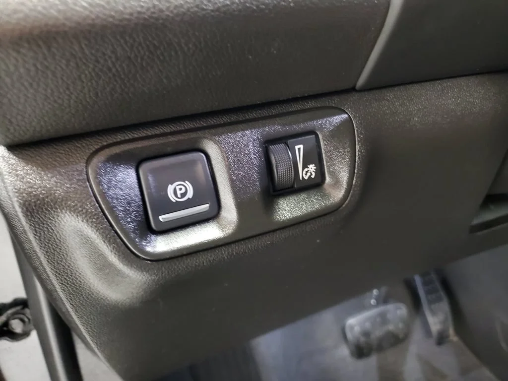 Used 2019 EBONY TWILIGHT METALLIC GMC SLE image 7