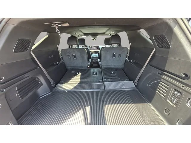 Used 2026 Polar White Tricoat Chevrolet High Country image 35