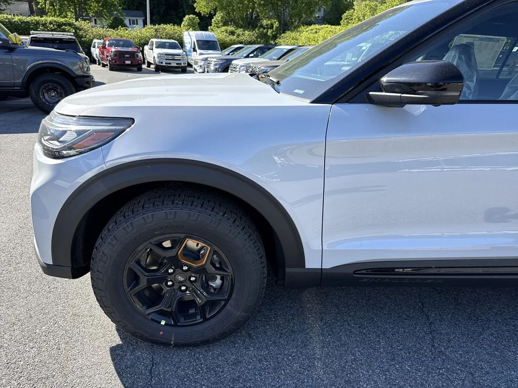 New 2026 White Ford Tremor image 9