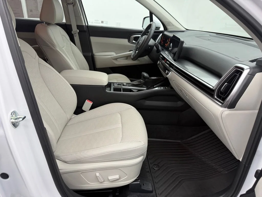 Used 2025 White Kia EX image 34