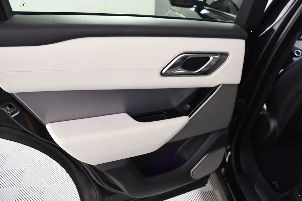 Used 2018 Santorini Black Land Rover HSE R-Dynamic image 26