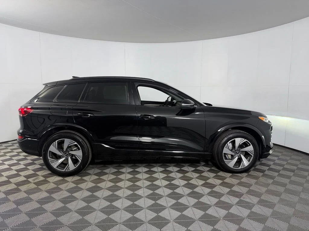 Used 2025 Black Audi Premium Plus image 5