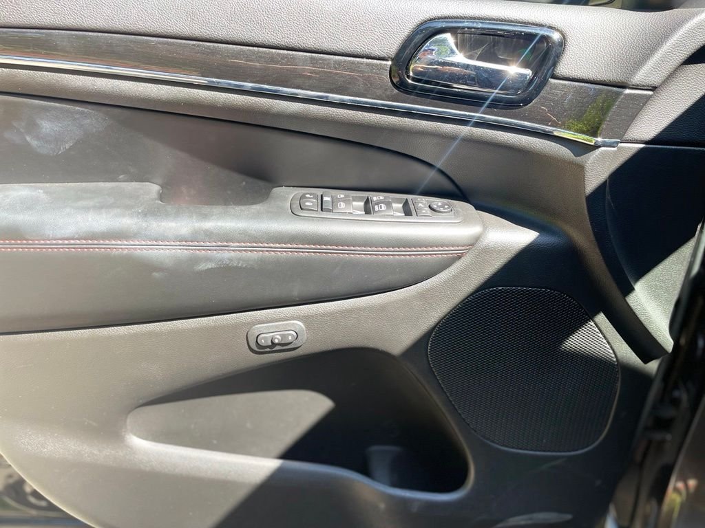 Used 2020 Granite Crystal Metallic Clearcoat Jeep Trailhawk image 9