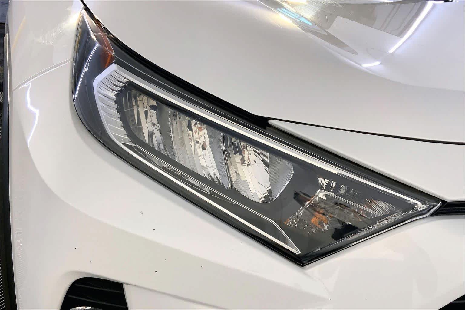 Used 2021 Super White Toyota XLE image 26