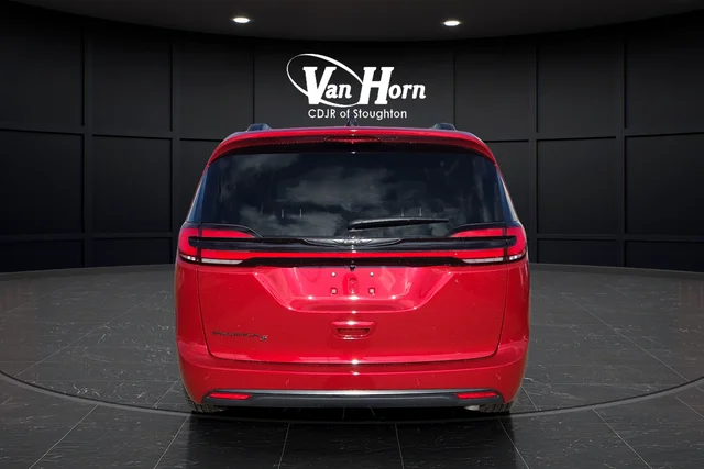 New 2026 Red Hot Pearl-Coat Exterior Paint Chrysler Select image 12