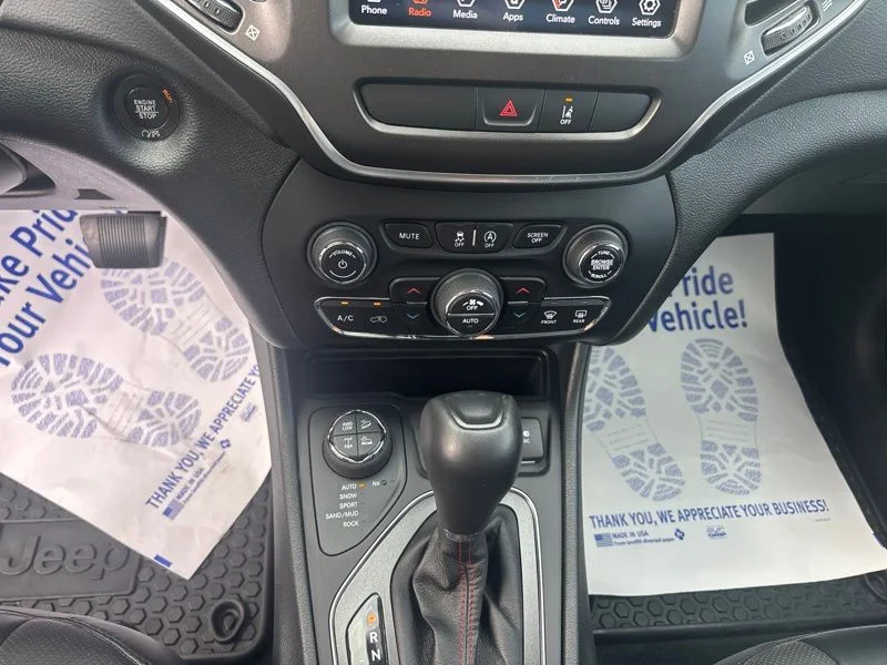 Used 2022 Silver Jeep Trailhawk image 37
