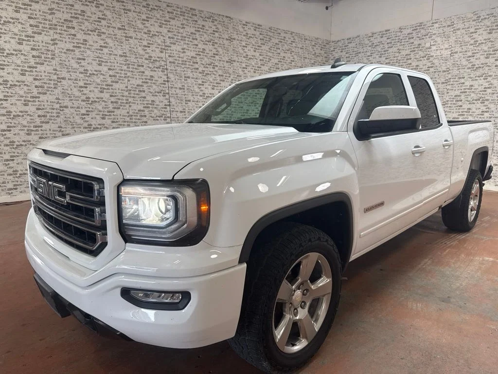 Used 2017 Summit White GMC Base image 3