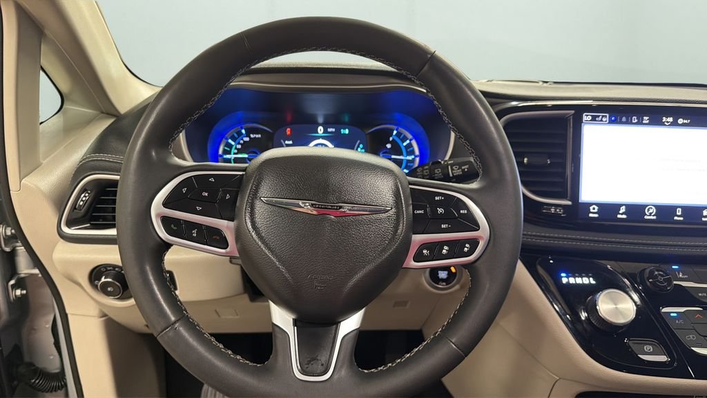 Used 2023 Silver Chrysler Touring L image 12