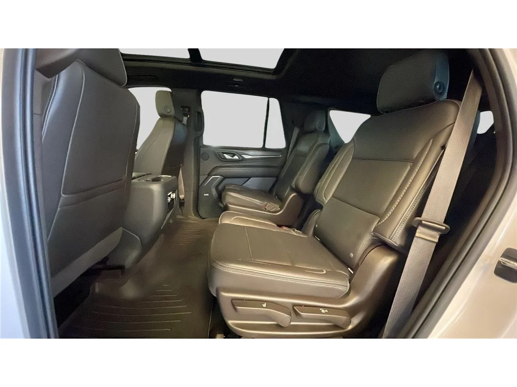 Used 2022 White Frost Tri-Coat GMC Denali image 15