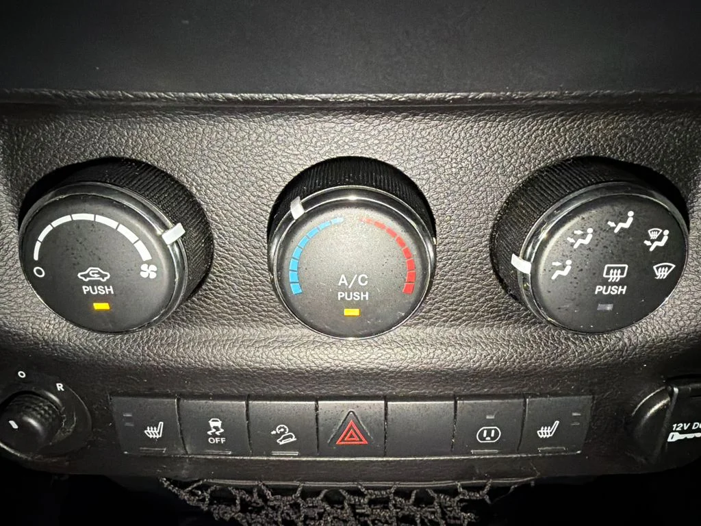 Used 2018 Bright White Clearcoat Jeep Freedom Edition image 27