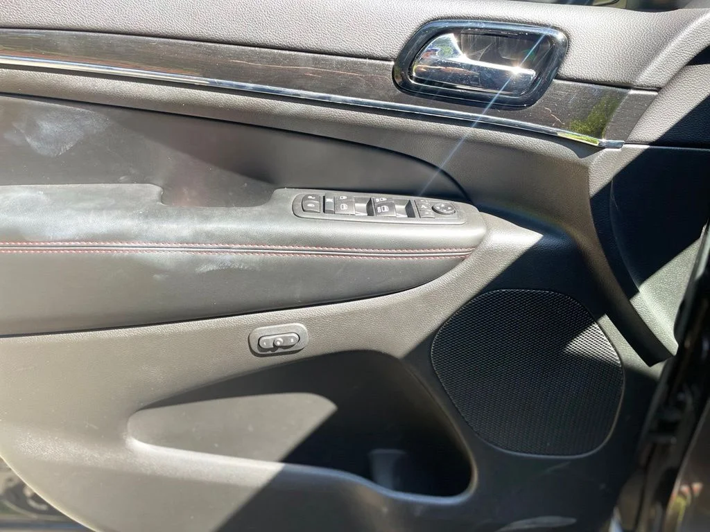 Used 2020 Granite Crystal Metallic Clearcoat Jeep Trailhawk image 9