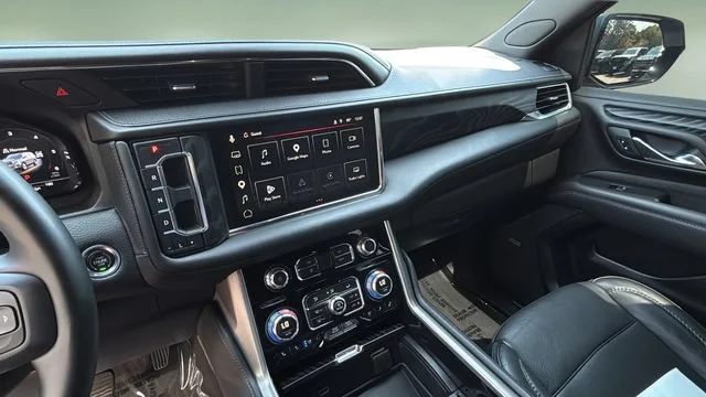 Used 2023 STERLING METALLIC GMC Denali image 25