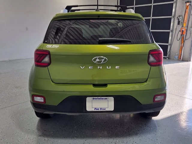 Used 2023 Green Hyundai SEL image 8