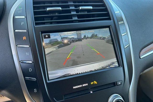 Used 2019 Silver Lincoln Select image 19