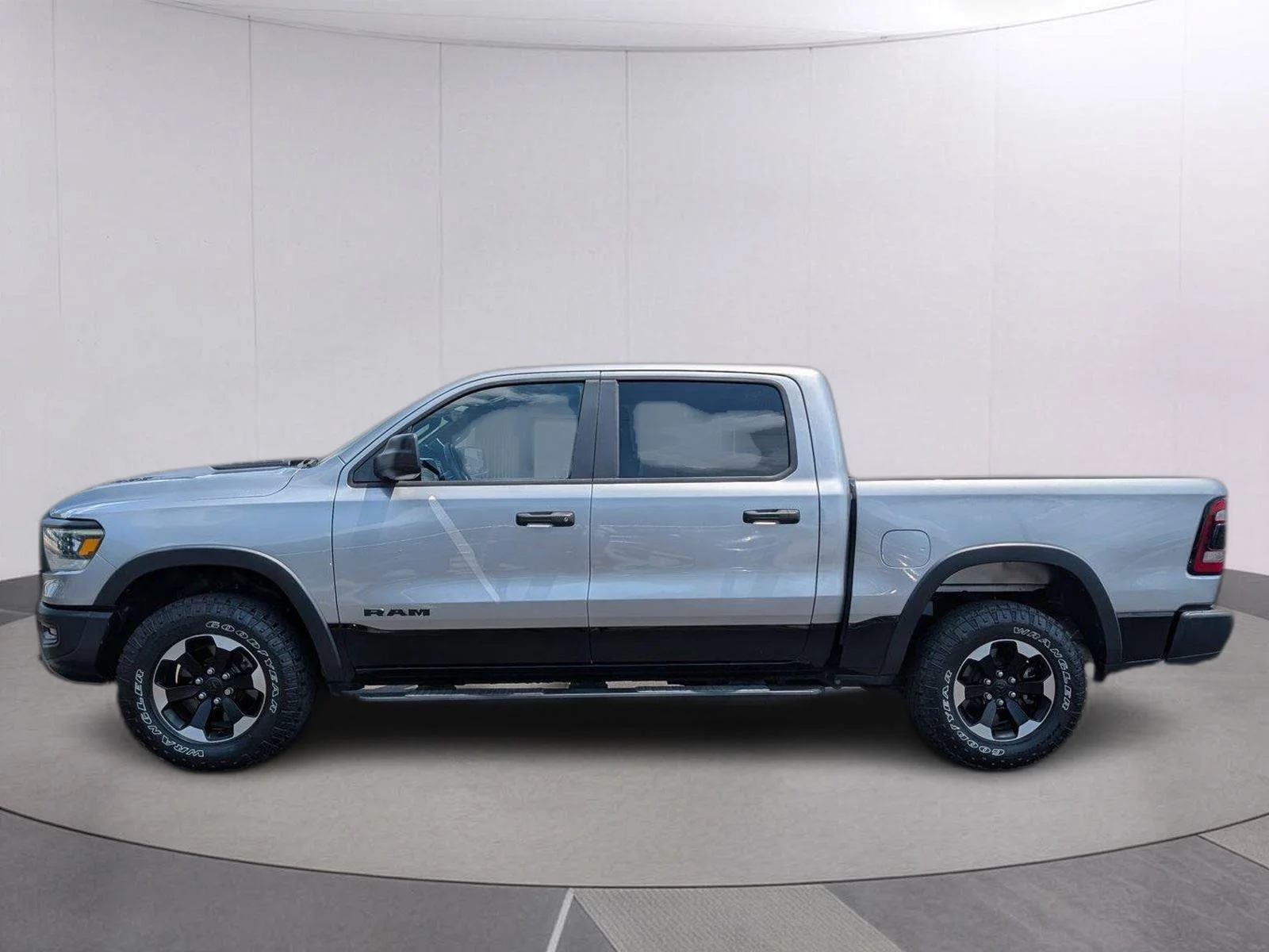 Used 2022 Billet Silver Metallic Clearcoat Ram Rebel image 2