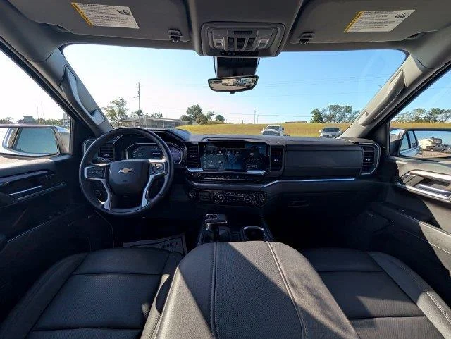 Used 2024 Iridescent Pearl Tricoat Chevrolet LTZ image 12