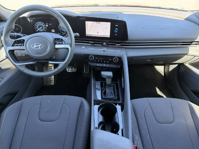 Used 2025 Red Hyundai SEL Sport image 17