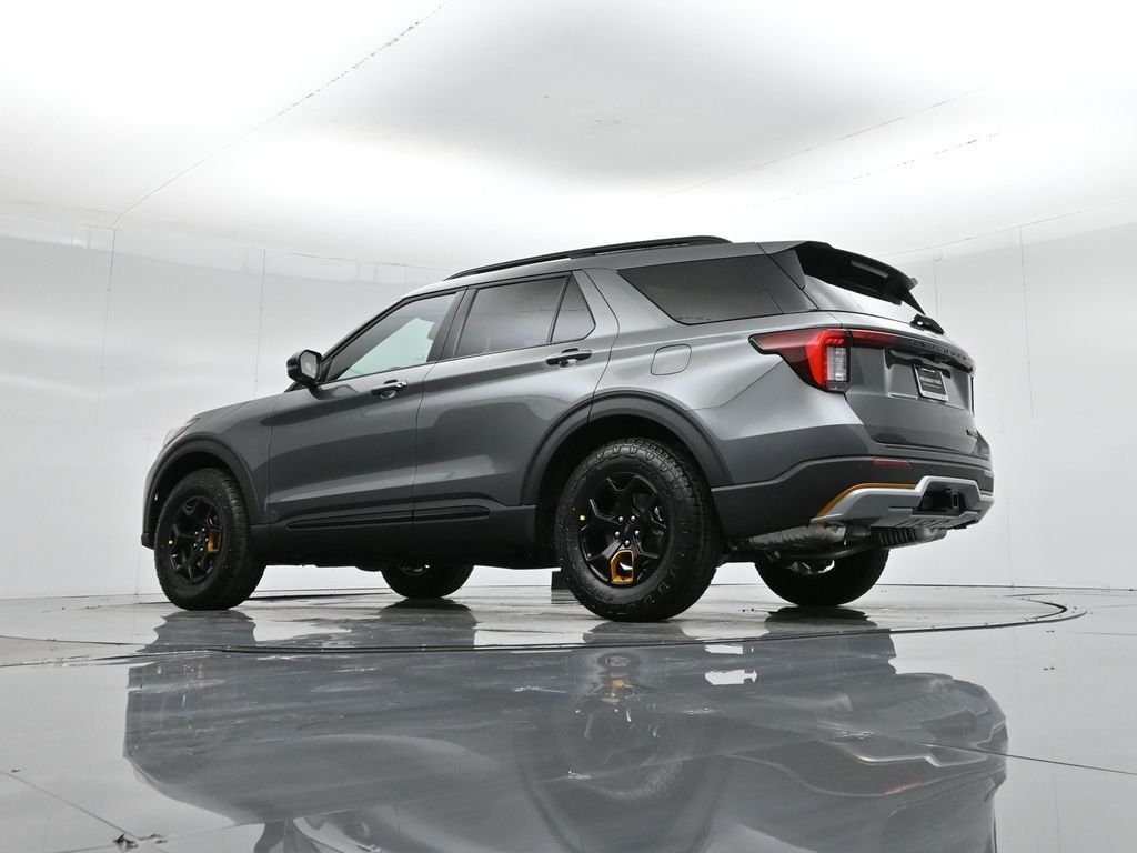 New 2026 Carbonized Gray Metallic Ford Tremor image 57