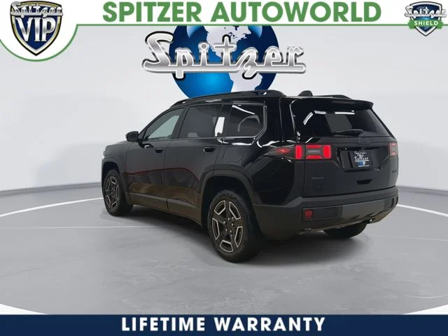 New 2026 Diamond Black Crystal Pearl-Coat Exterior Paint Jeep Limited image 2