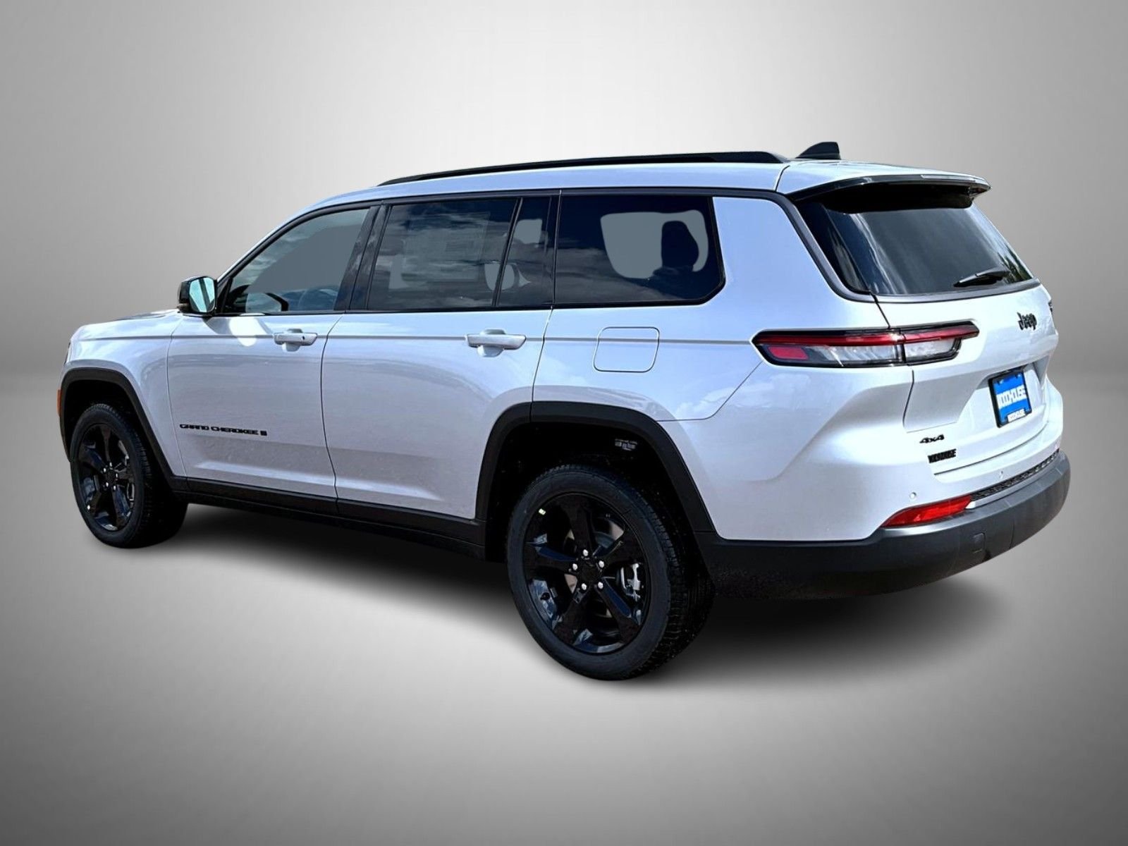 New 2026 Silver Zynith Exterior Paint Jeep Limited image 7
