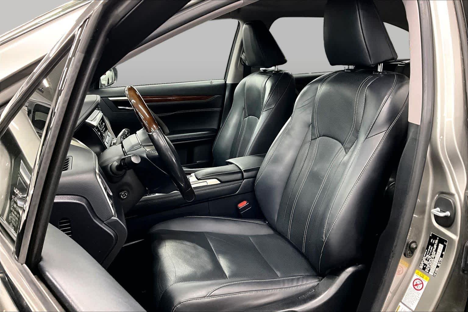 Used 2018 Atomic Silver Lexus  image 7
