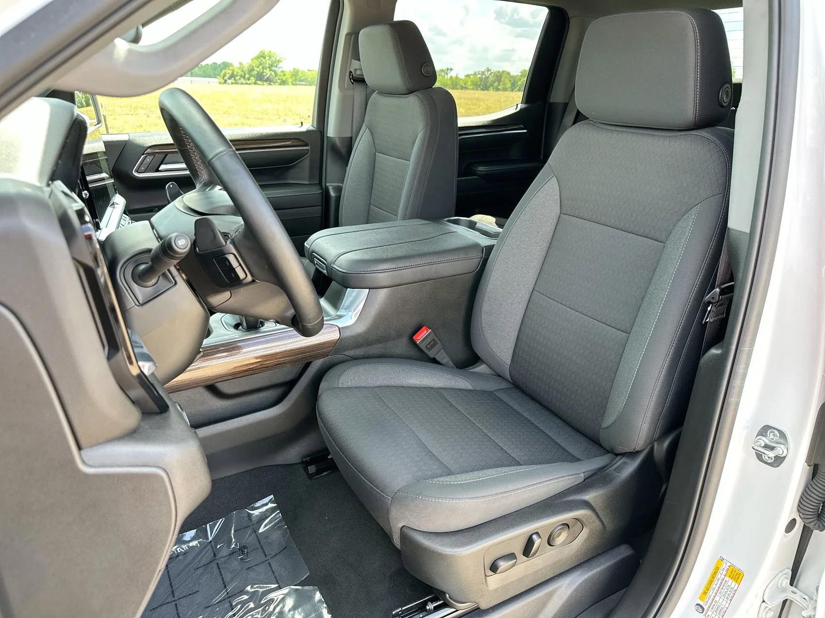 Used 2025 Summit White Chevrolet RST image 11