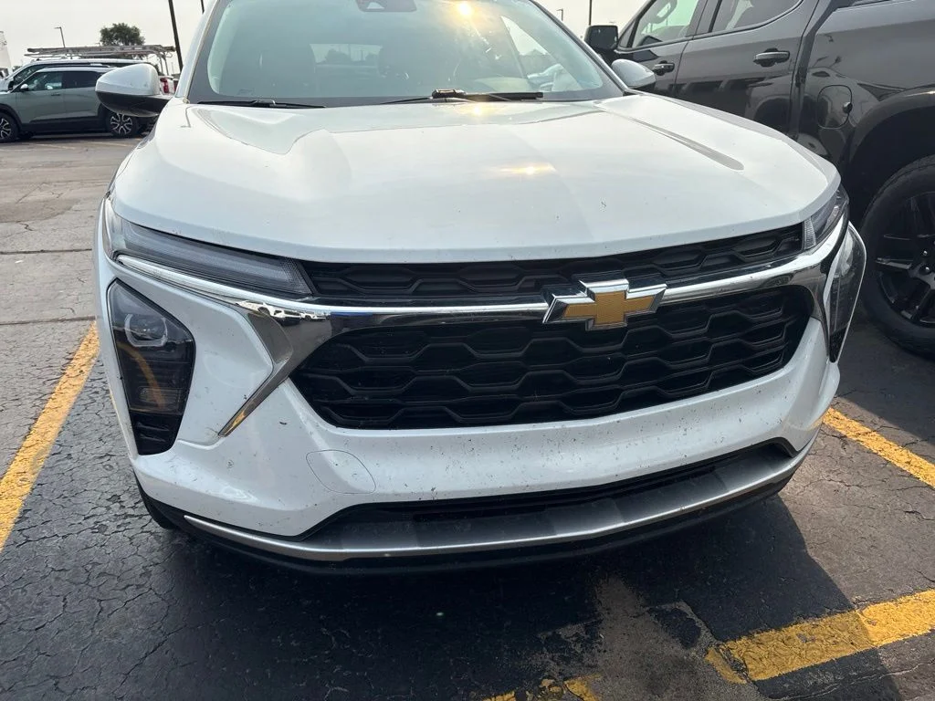 Used 2024 Summit White Chevrolet LT image 6